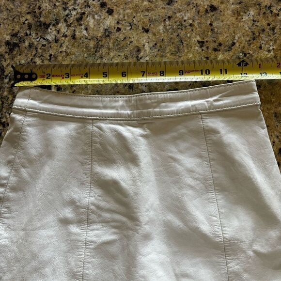 White Leather Skirt‎ Lined Bermans size 6 Vintage Y2K - Picture 5 of 7